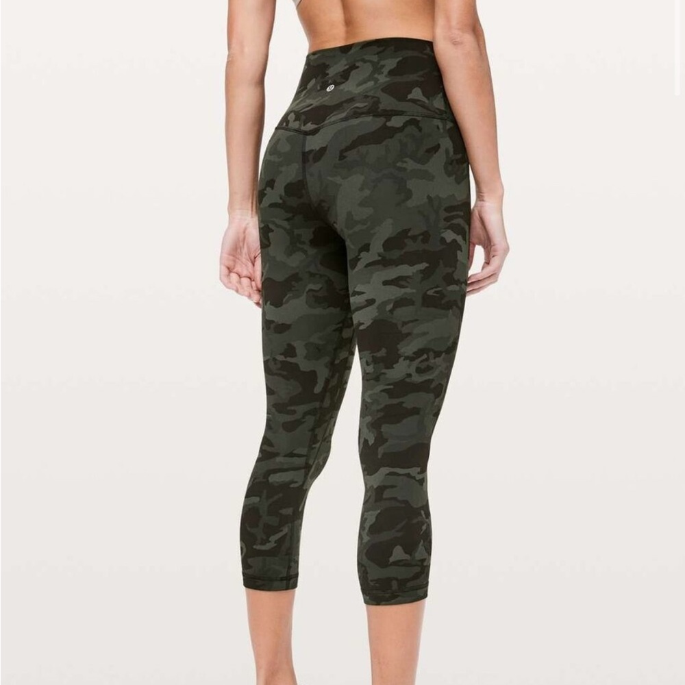 Green and Black Camo Align 21” Crop Leggings Size 4
